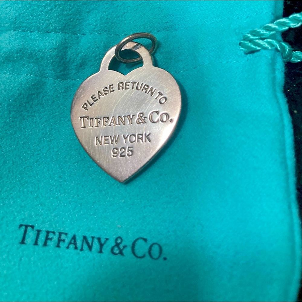 💙 Heart “Return to Tiffany’s” pendant & 18” chain, with Tiffany pouch 💙